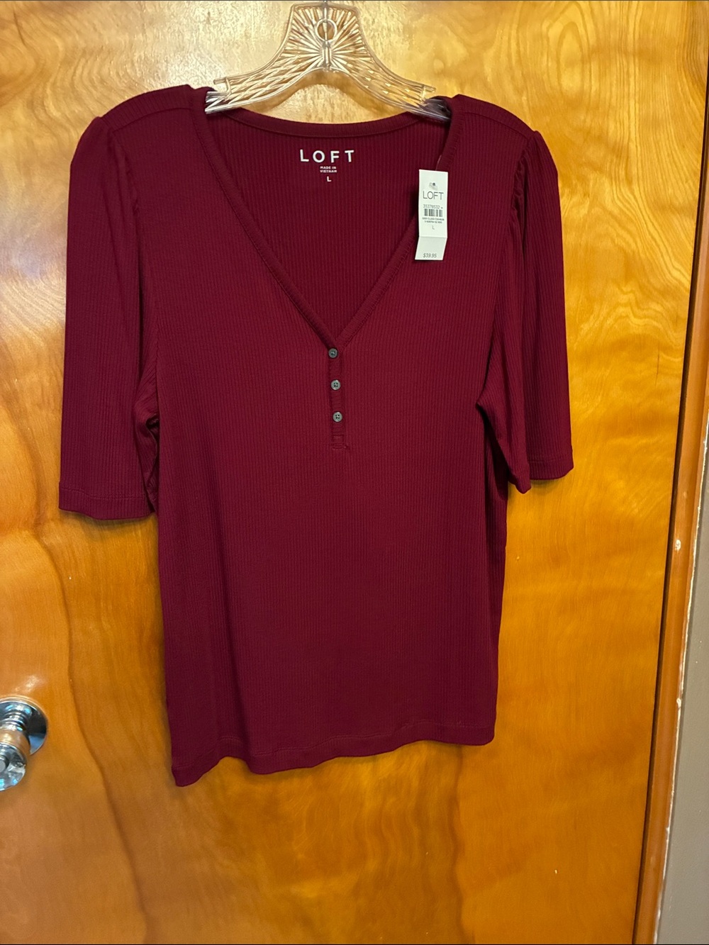 LOFT. Deep Burgundy Ribbed Henley Short Sleeve Top. Size Large. V-Neck. NWT